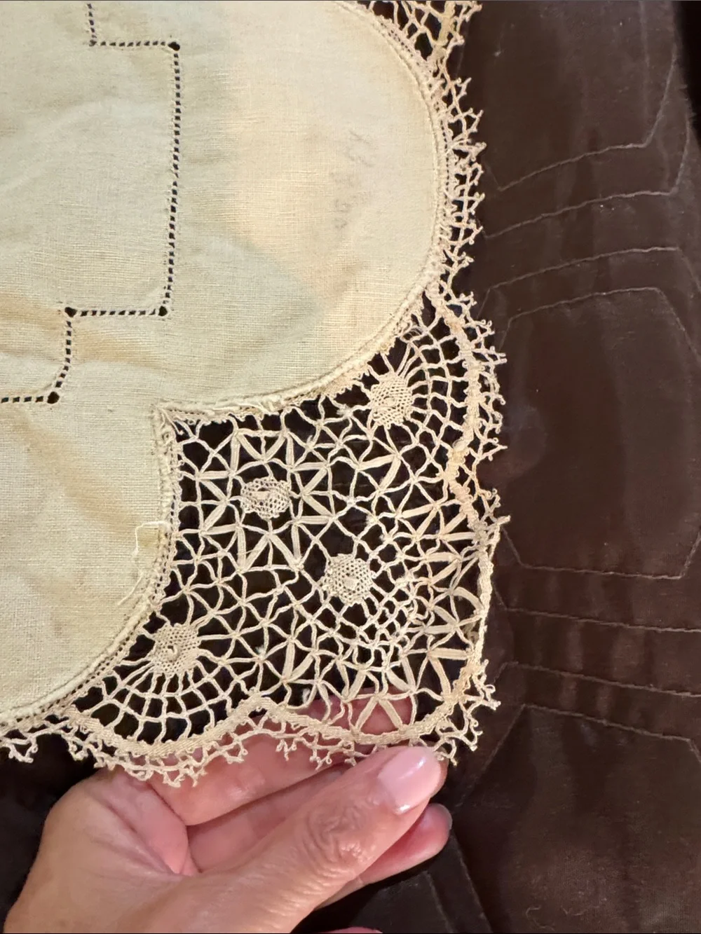 Vintage Lace-Edged light beige Linen Placemats - Set of 2